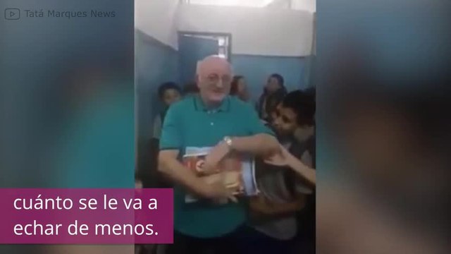 ¡Este profesor tiene la despedida más conmovedora en su último día de trabajo!