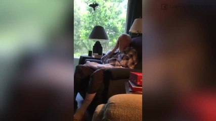 Embarazo sorpresa: ¡este hombre se va a convertir en bisabuelo!