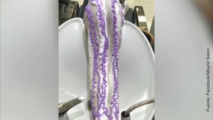 Estilismo futurista: ¡esta chica se tiñe el pelo de color tornasol!