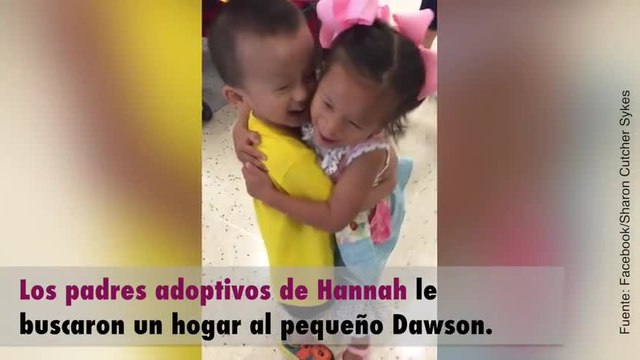 ¡Conmovedor reencuentro de dos niños huérfanos adoptados!