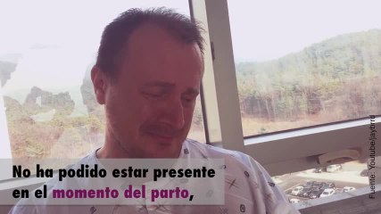 ¡Este papá hospitalizado conoce a su bebé por videoconferencia!