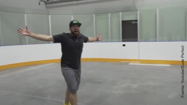 ¡Estos chicos lanzan objetos al aire y caen como ellos quieren!