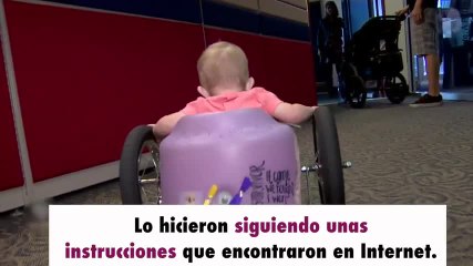 ¡Los padres de esta pequeñina le construyen una silla de ruedas a medida!