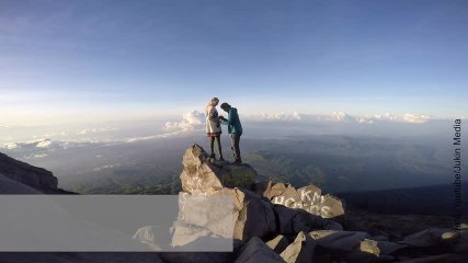 ¡Este chico se ha declarado a su chica en la cima de un volcán!