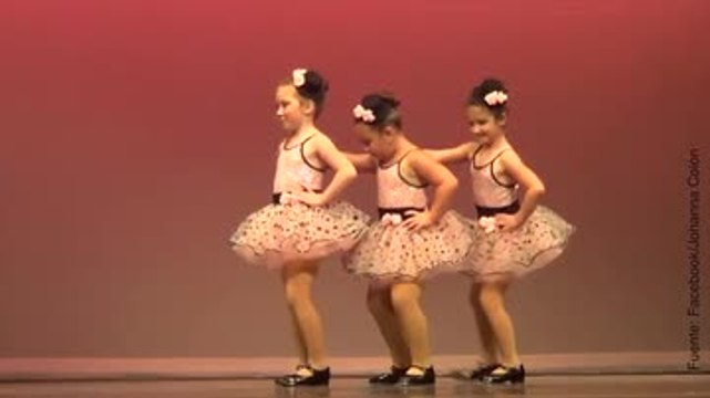 ¡Esta niña se lleva todo el protagonismo en una actuación de claqué!