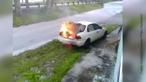 ¡Esta mujer prende fuego por error al coche de un desconocido!