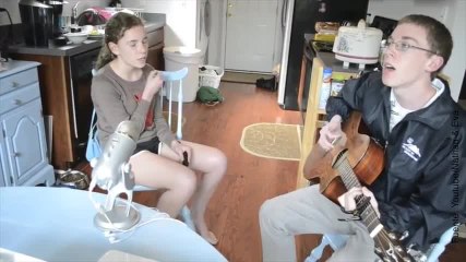 ¡Dos hermanos cantan a dúo "Hero"!