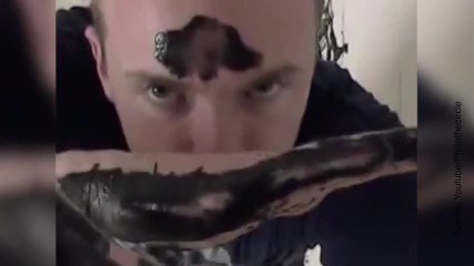 Impresionante: ¡pintando con movimientos de kárate!