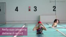 La storia della nuotatrice di 103 anni