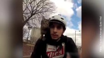 L'uomo in bici con il gatto in spalla!