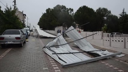 Sağanak ve fırtına hayatı olumsuz etkiledi.