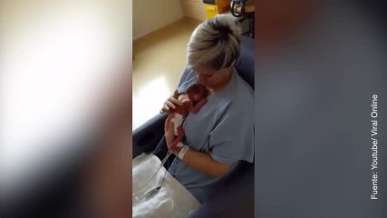 ¡Mira la reacción de esta madre cuando ve a su bebé por primera vez!
