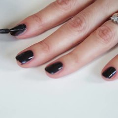 Smalto nero con french manicure metallizzata