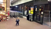 ES_first-time-reaction-to-automatic-sliding-doors