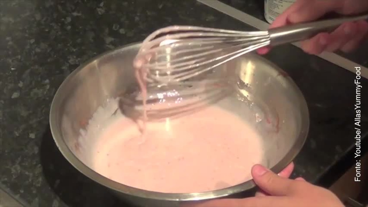 Come preparare una deliziosa torta di crepes e fragole senza forno