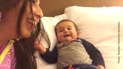 Che dolce! La mamma finge di tossire e lui reagisce così...