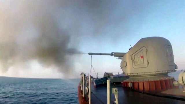 흑해에서 긴장 고조...러 영국 구축함 향해 경고사격·차단폭격 vs 英 그런일 없어 / YTN