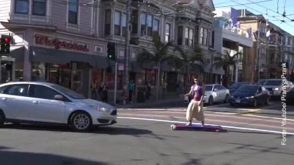 E' tornato Aladino sul suo tappeto!