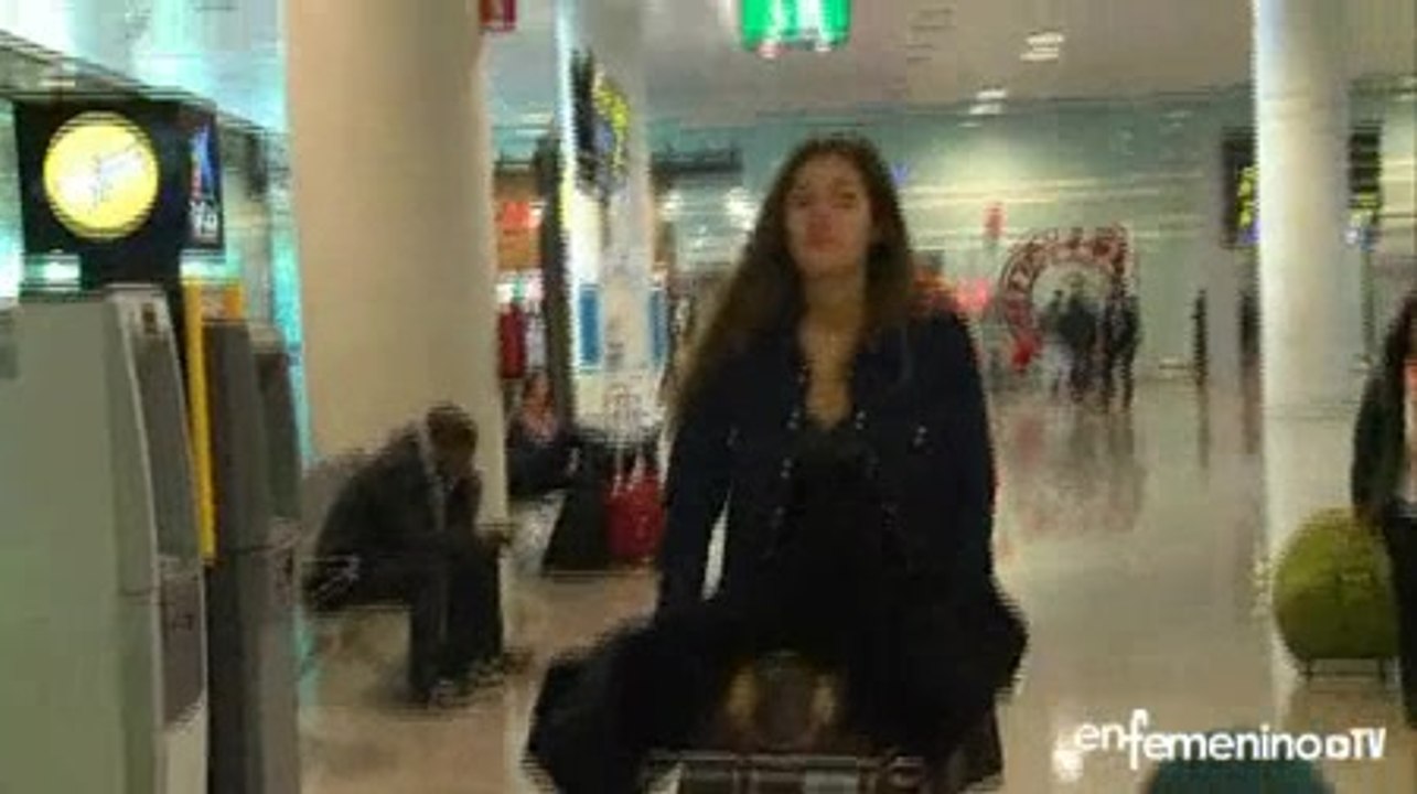 Malena Costa felicita a Carles Puyol por su paternidad