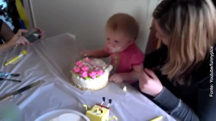 Download Video: Guardate questi 12 bimbi che mangiano una torta per la prima volta