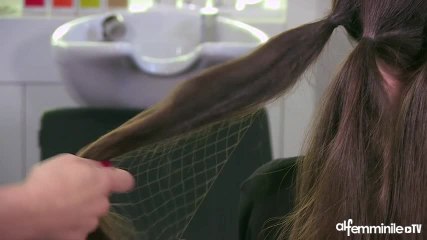 Acconciatura con fiori: ecco l'idea perfetta per la tua serata romantica