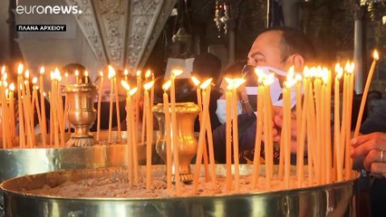 Επίθεση με καυστικό υγρό σε επτά μητροπολίτες και αστυνομικό