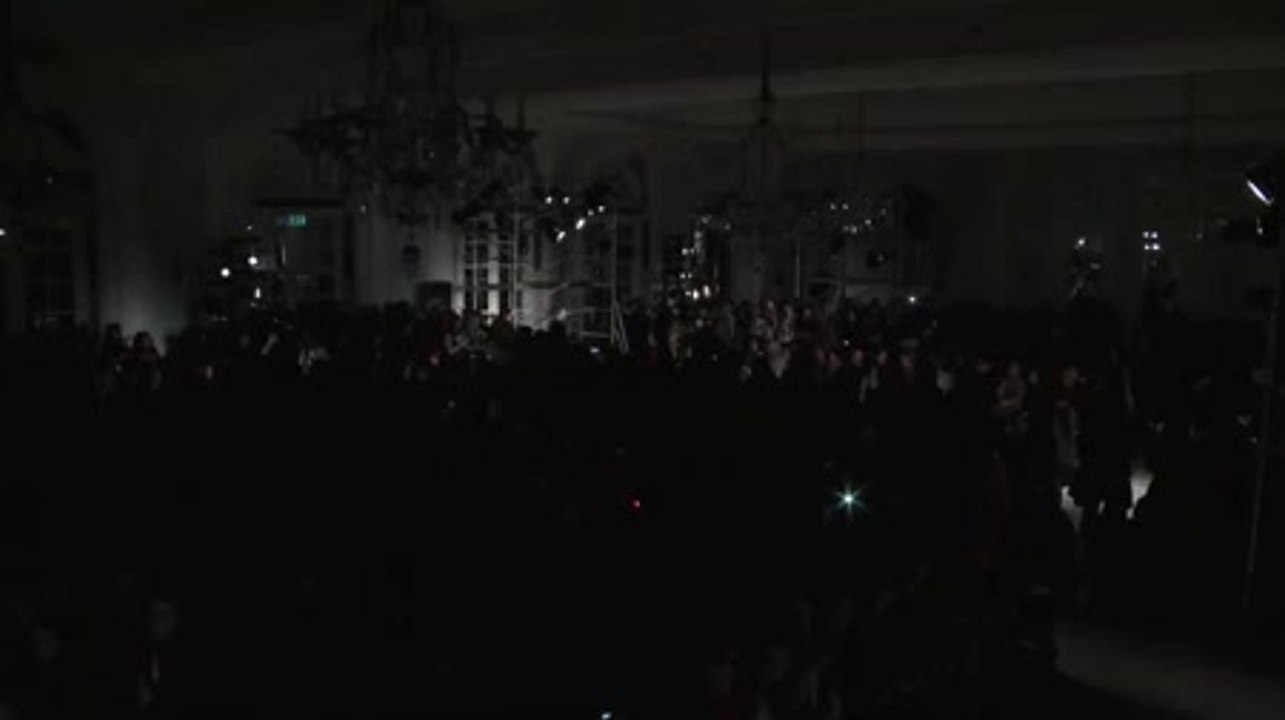 Il video della sfilata di Moschino Cheap and Chic alla London Fashion Week