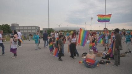 Múnich despliega el arcoíris en la ciudad y en el estadio