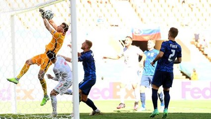Slovakya kalecisi Dubravka'dan kendi kalesine akılalmaz gol