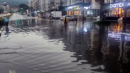 MANİSA - Sağanak ve fırtına hayatı olumsuz etkiledi (2)