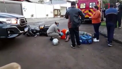 Télécharger la video: Motociclista fica ferido em acidente de trânsito na Rua Manoel Ribas