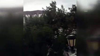 BALIKESİR - Marmara ilçesinde sağanak ve fırtına hayatı olumsuz etkiledi