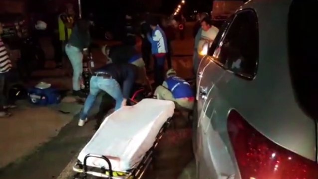 Motociclista fratura a perna em acidente na Rua Xavantes, no Bairro Santa Cruz