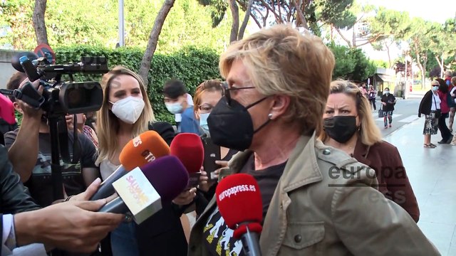 Chelo García Cortes llega al tanatorio de Mila Ximénez donde la recuerda con mucho cariño