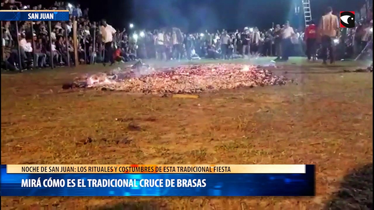 Mira cómo es el tradicional cruce de brasas
