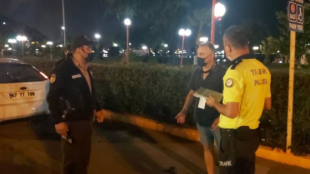 Polislere beddua edince gözaltına alındı