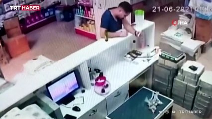 Asma kattan oğlunun üstüne düşen adam kamerada