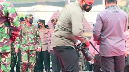 TNI-Polri Gelar Vaksinasi Covid-19 Massal di Lapangan Bhayangkara