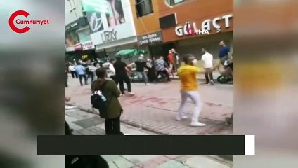 Kuyumcuların kavgası büyüdü, iki grup sokak ortasında birbirine girdi