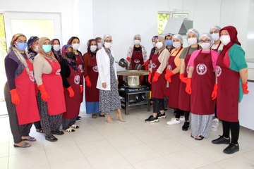 Adıyamanlı kadınlar, 'Dut yaprağı' ile kanserojensiz pekmez yapıyor