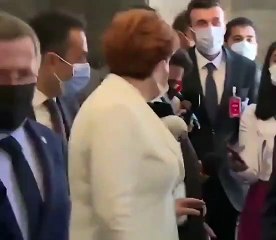 Akşener, korumalarının müdahale ettiği gazetecilerden özür diledi