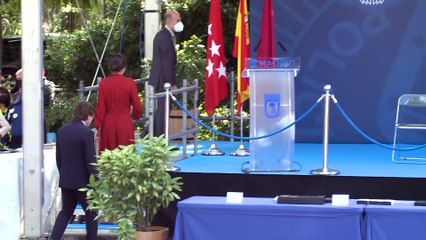 La Reina Letizia recupera su idilio con el rojo