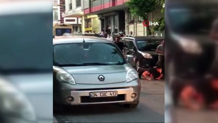 Sultangazi'de çocukların kavgasına aileler de karıştı... Ortalık savaş alanına döndü