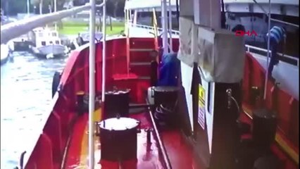 BALAT İSKELESİ'NDE TEKNEDEN TEKNEYE ATLARKEN DÜŞTÜĞÜ DENİZDE BOĞULDU