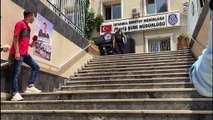 İSTANBUL - Ataşehir'de bir kadının öldüğü silahlı gasp olayına ilişkin gözaltında bulunan 7 kişi adliyeye sevk edildi