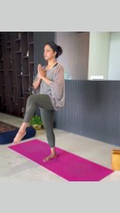 ஒற்றை காலை தூக்கி யோகா செய்யும் நதியா… இளமையின் ரகசியம் இது தானா?