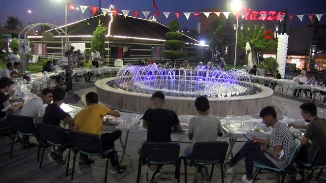 Öğrenciler belediye başkanıyla beraber açık havada halay çekti