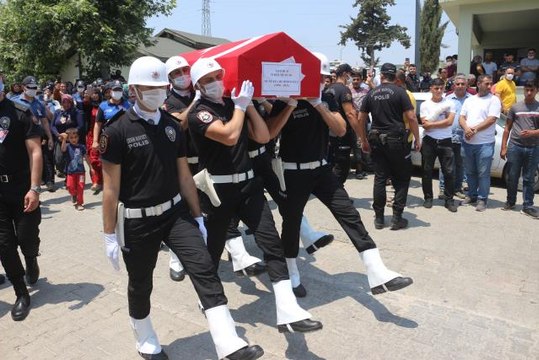 Son dakika haberleri... Siirt'te trafik kazası sonucu hayatını kaybeden polis memuru toprağa verildi