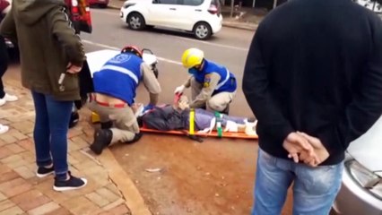 Homem fica ferido em acidente de trânsito entre Celta e moto no Centro da cidade