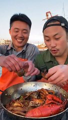 Chinese fisherman cook and eating seafood show (13)